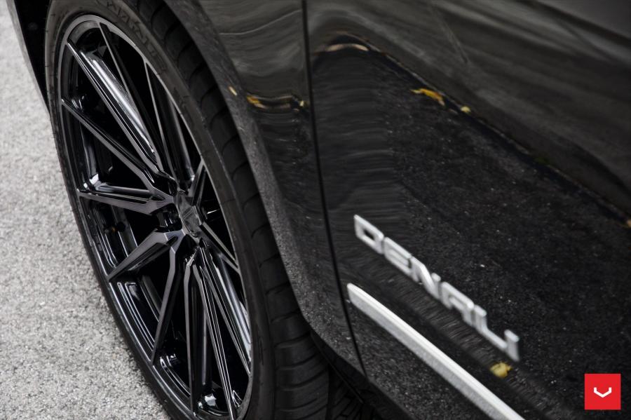 Детали экстерьера GMC Yukon Denali on Vossen Wheels (HF6-1) 2019 года  (фото 4 из 6)